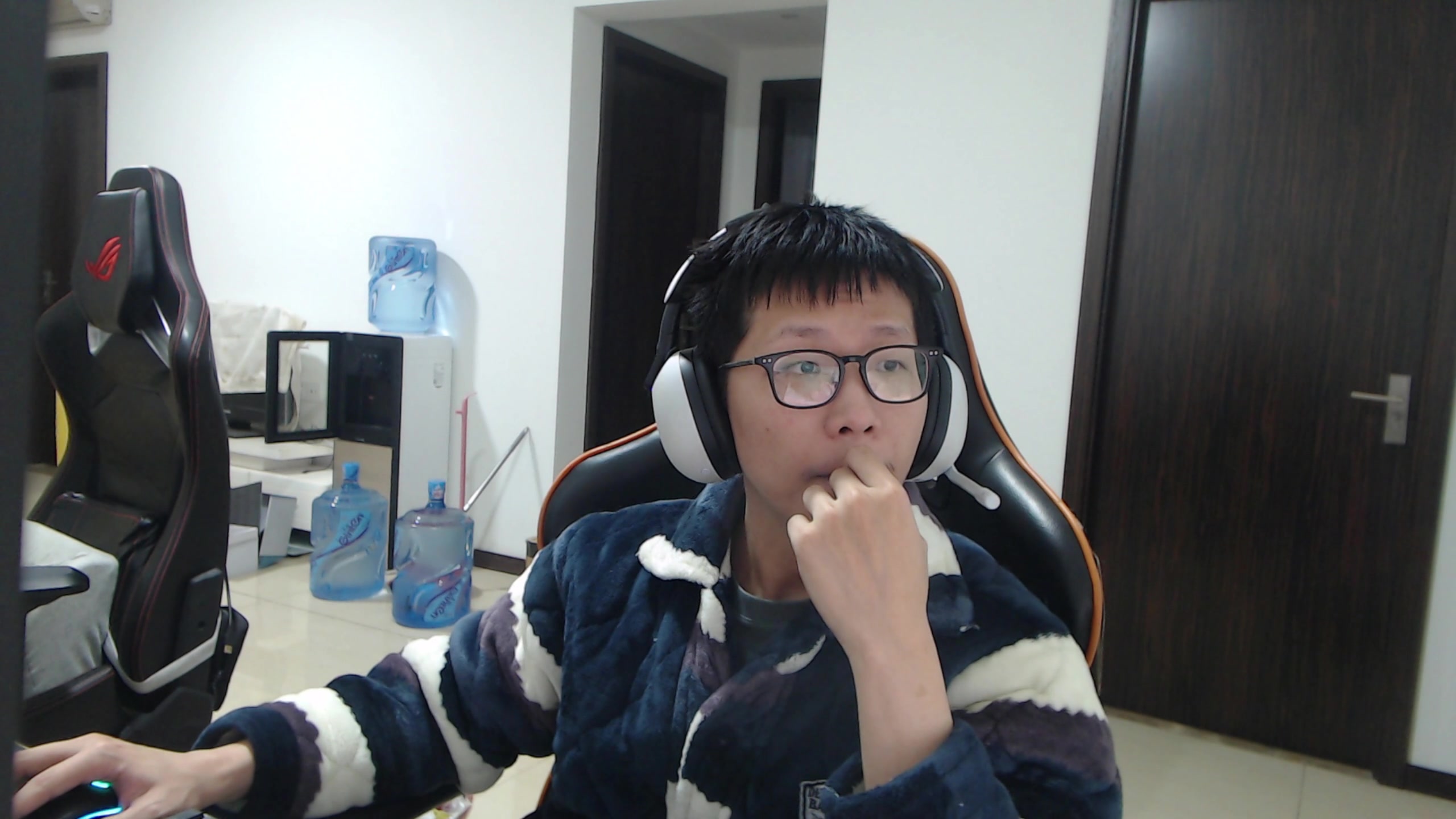 【2023-12-15 15点场】余小C真的很强：余小C：峡谷单人起步随便上钻？