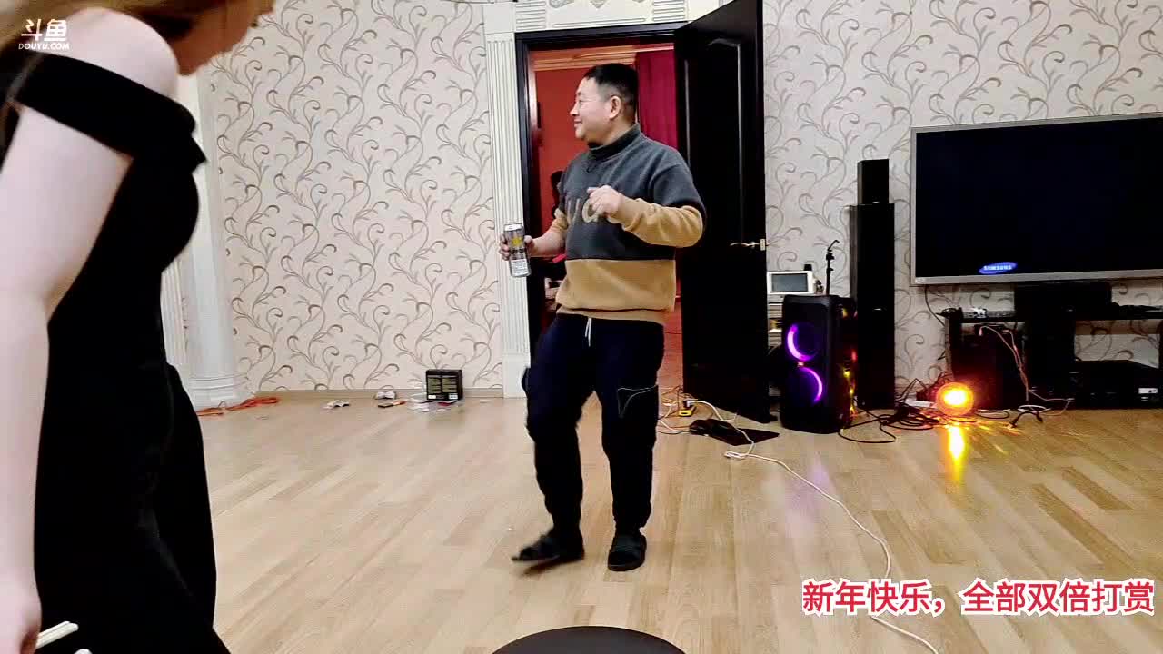 【2021-01-01 01点场】俄罗斯异国风情：感谢悠悠哥盛情款待跨年夜晚餐。