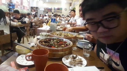 带着小胖吃干锅。 2017-05-21 20点场