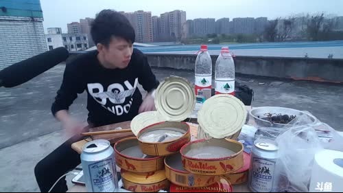挑战鲱鱼罐头，到底能吃多少灌！ 2017-03-26 18点场