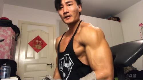 今天练背和腿 2017-02-27 21点场