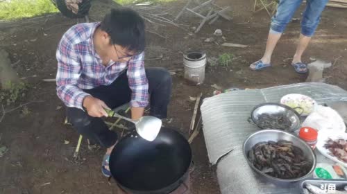 美食开做了：鳝鱼，桂鱼，小龙虾。 2017-05-04 17点场