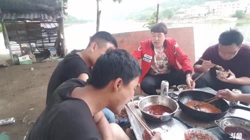 美食开做了：鳝鱼，桂鱼，小龙虾。 2017-05-04 19点场