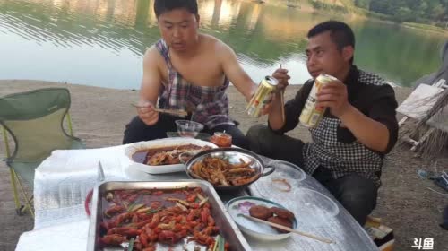 美食美景缺美人。 2017-04-19 18点场