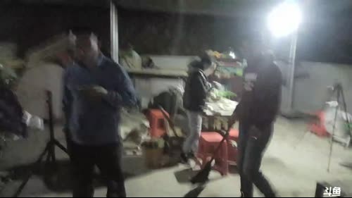 晚上捡鳝鱼啦。 2017-03-30 19点场