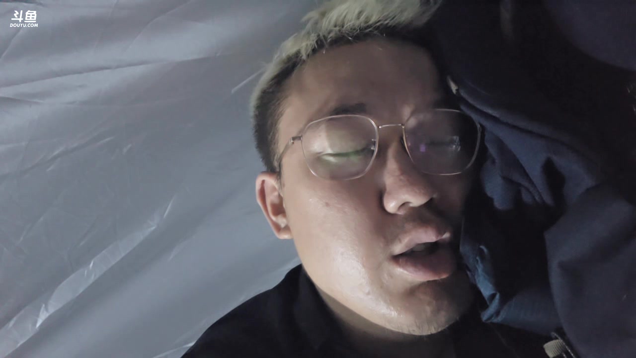 【2025-11-03 00点场】主播大飞牛肉：印度尼西亚三傻15天荒岛生活