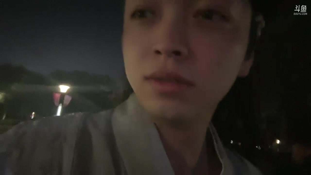 【2023-11-20 17点场】轰轰仔：轰轰：今天出发横店实习探班！废柴请选我！