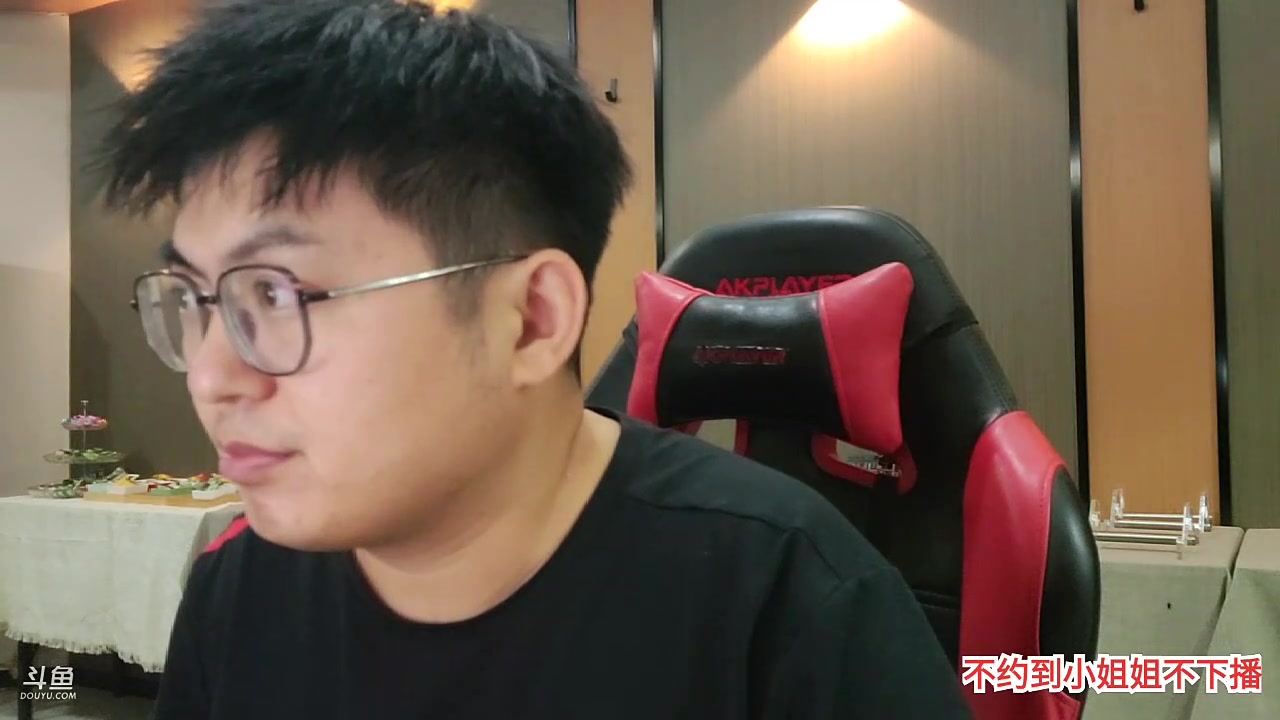 我在斗鱼看火力堂主直播户外