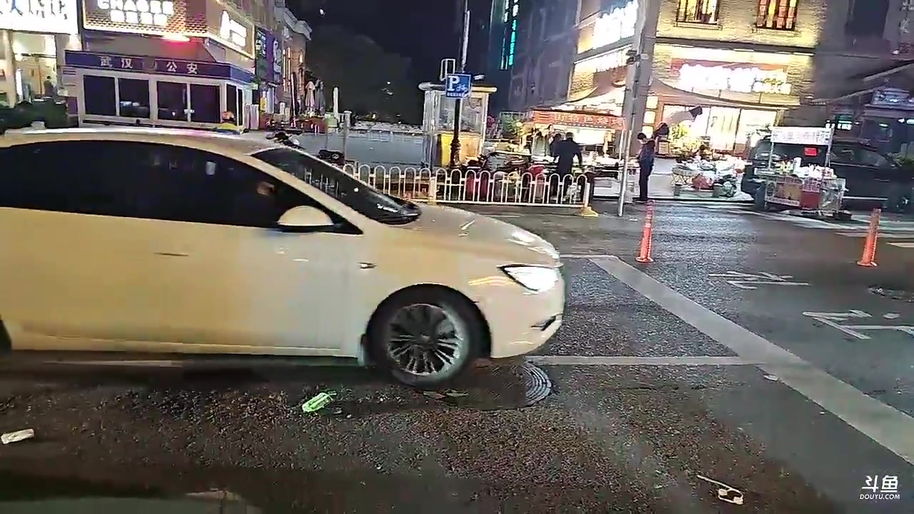 我在斗鱼看火力堂主直播户外