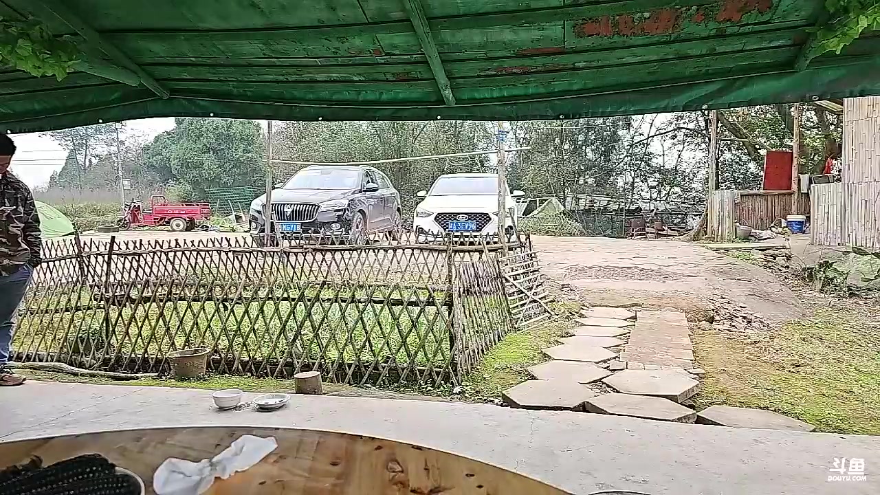 我在斗鱼看火力堂主直播户外
