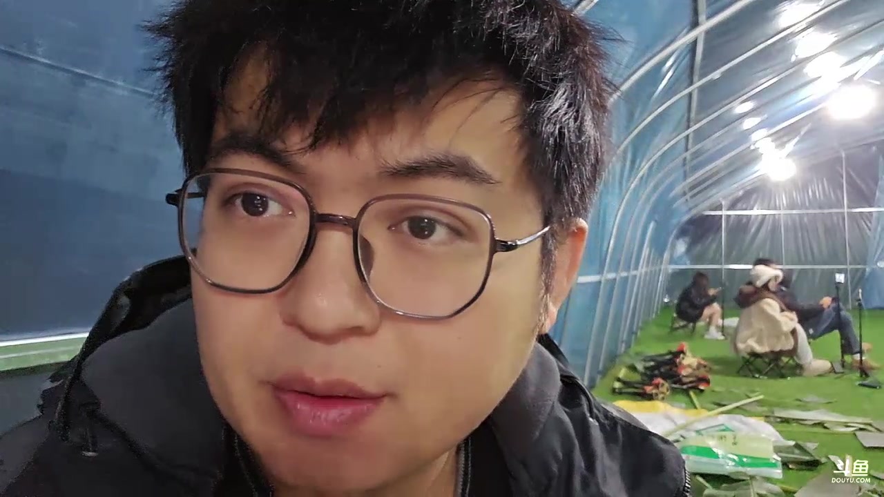 我在斗鱼看火力堂主直播户外