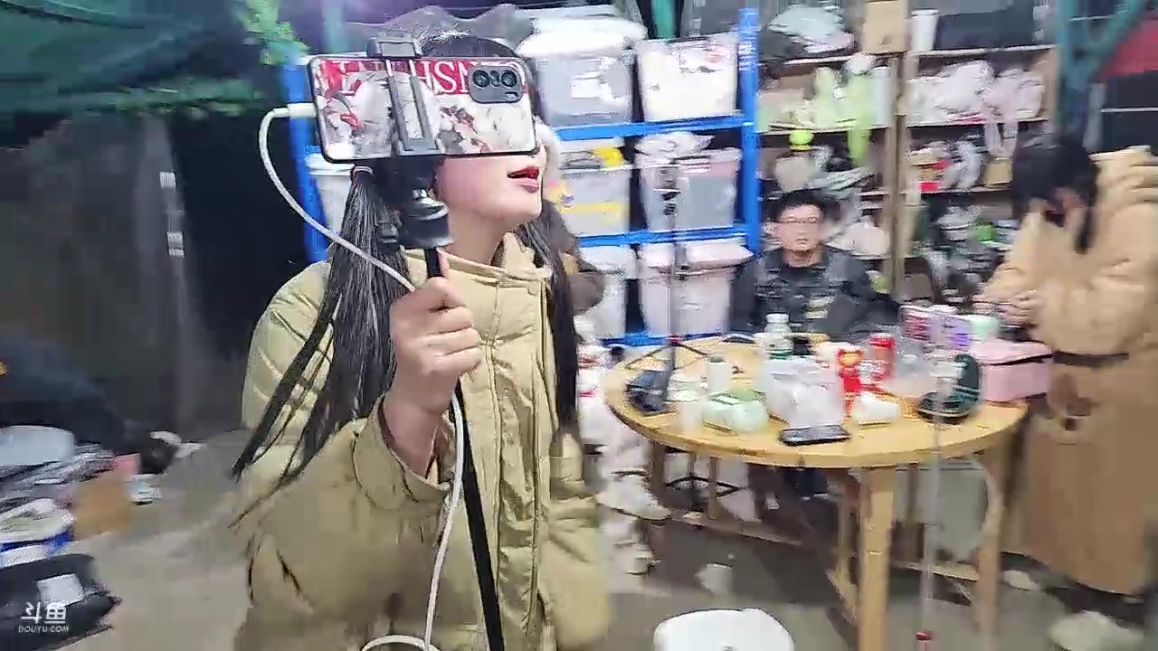 我在斗鱼看火力堂主直播户外
