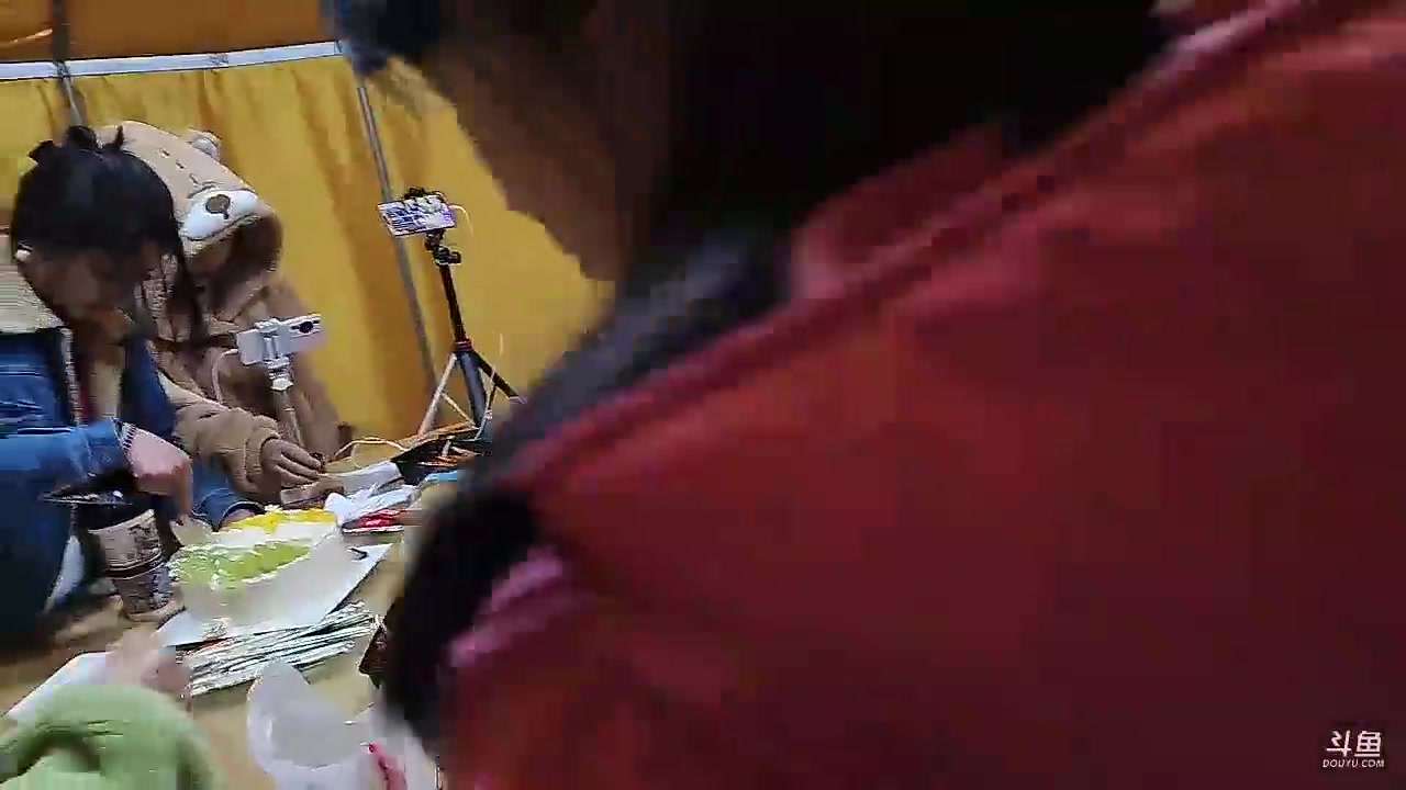 我在斗鱼看火力堂主直播户外