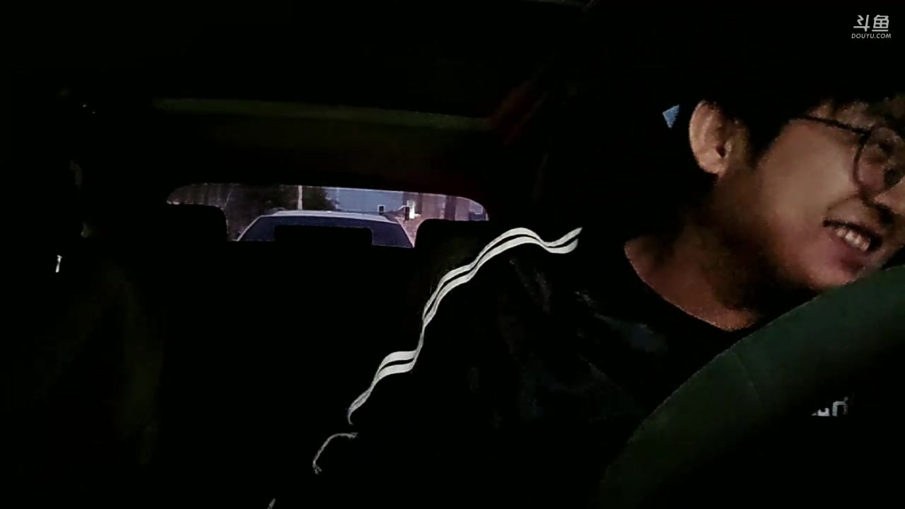 我在斗鱼看火力堂主直播户外