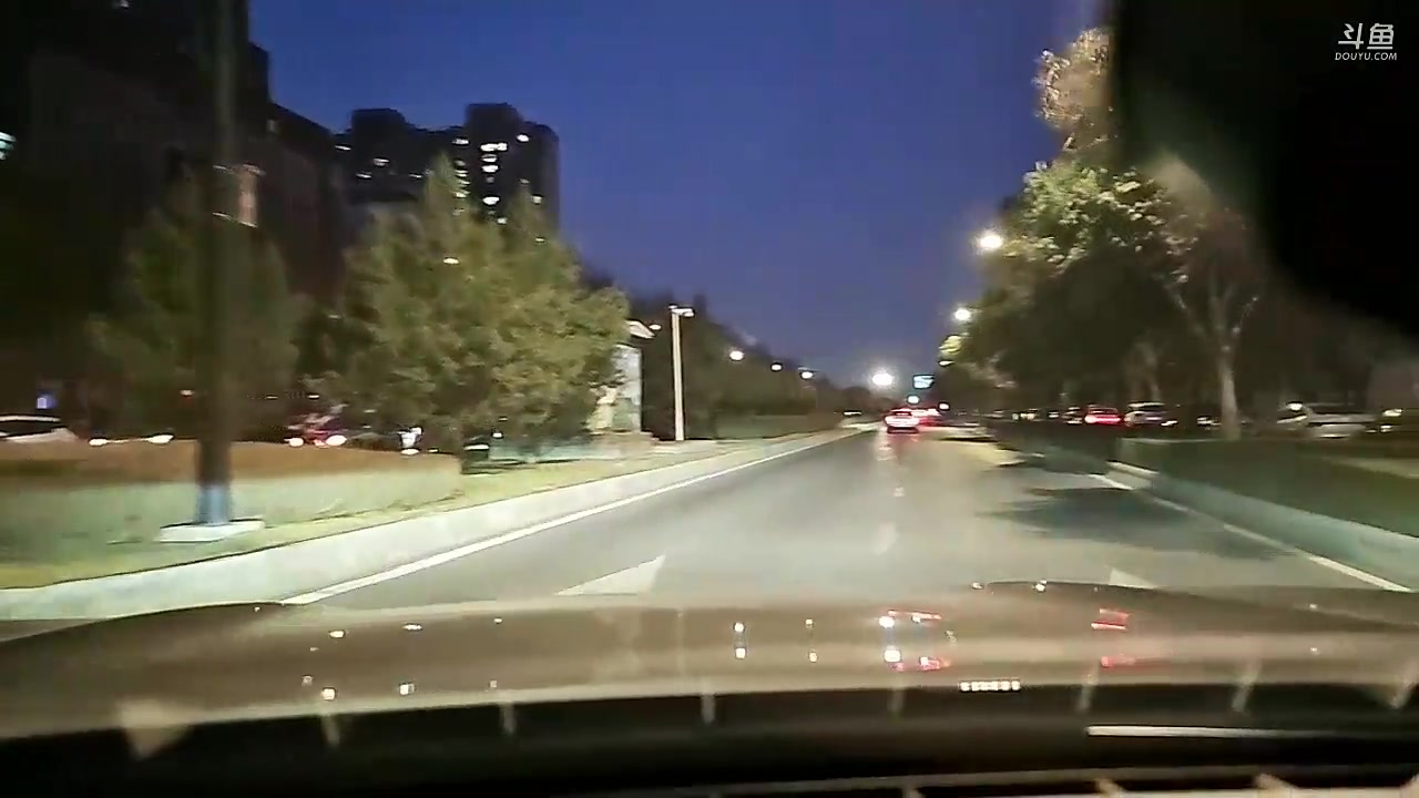 我在斗鱼看火力堂主直播户外
