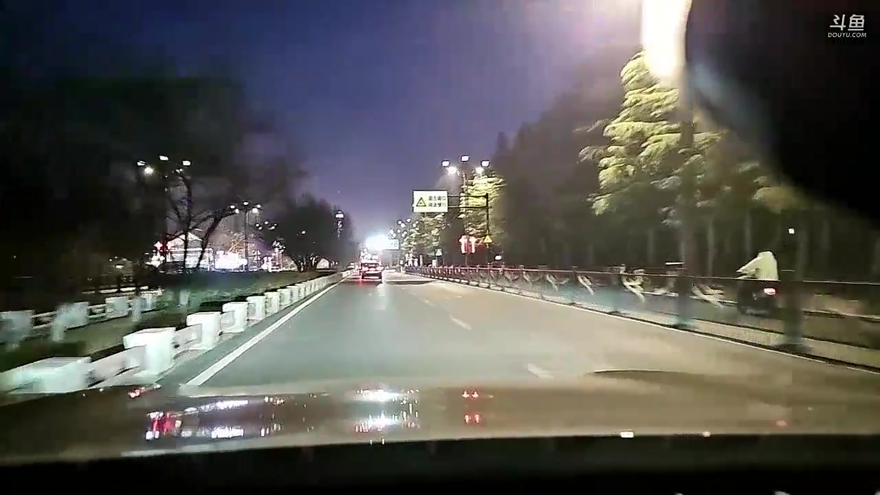 我在斗鱼看火力堂主直播户外