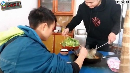 我在斗鱼看叶子户外直播户外