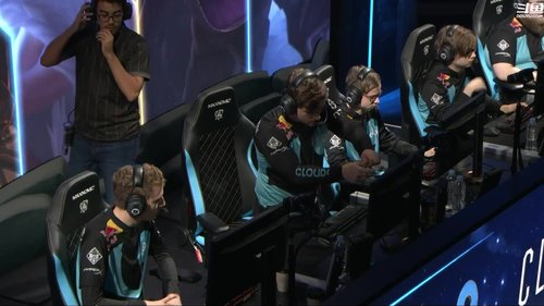 Smlia丶卡布奇诺发布了一个斗鱼视频2018-10-21