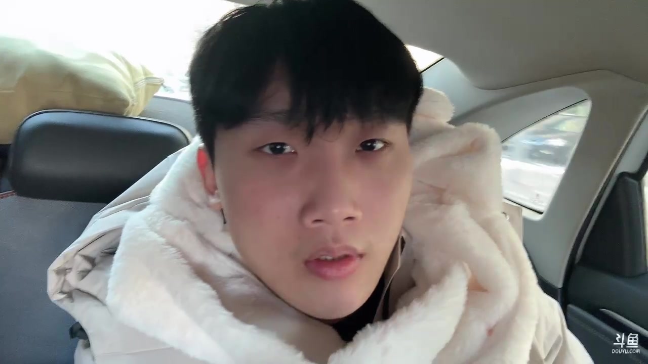 【英雄联盟】胸肌很大的良小伞的精彩时刻 20231124 14点场